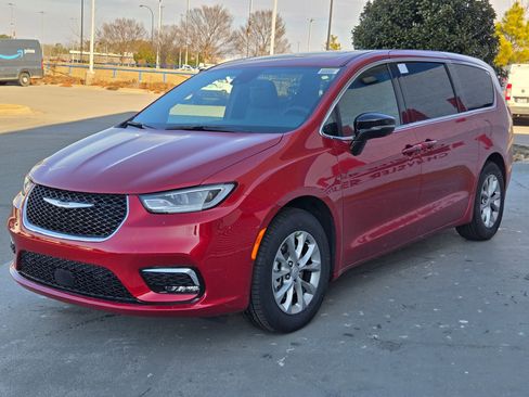 New 2026 Chrysler Pacifica Limited image 3