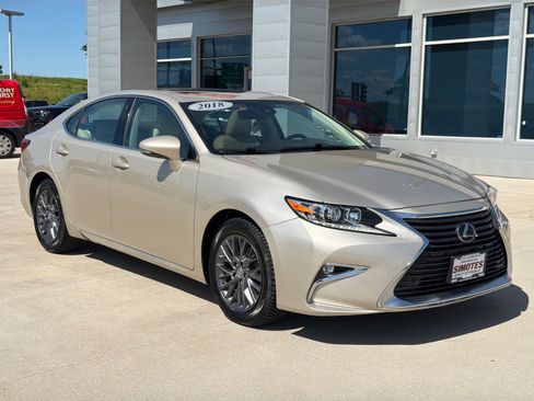 Used 2018 Lexus ES 350 w/ Navigation System Package FWD image 2