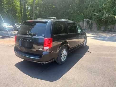 Used 2019 Dodge Grand Caravan SXT FWD image 3