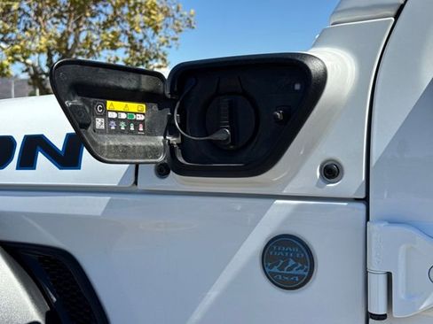 Used 2022 Jeep Wrangler Unlimited Rubicon 4xe image 23