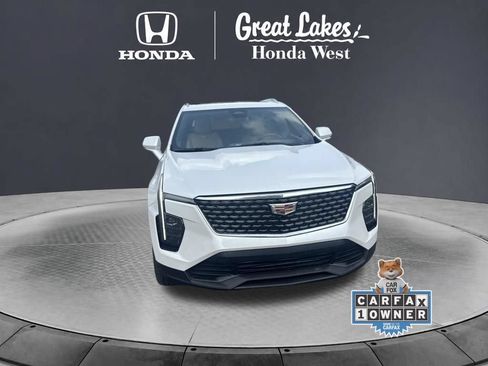 Used 2024 Cadillac XT4 Luxury w/ Cold Weather Package AWD/4WD image 3