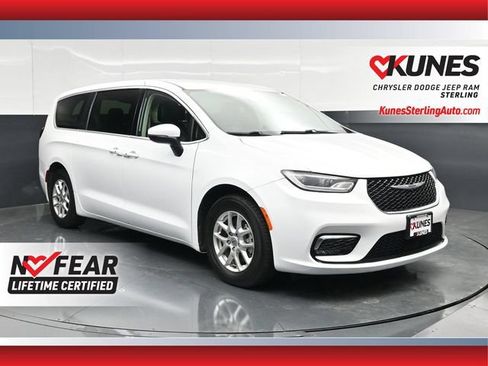 Certified 2023 Chrysler Pacifica Touring-L FWD image 1