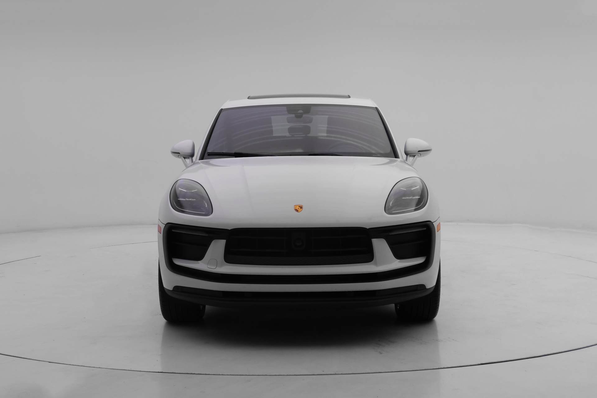 Used 2025 Porsche Macan AWD/4WD image 17