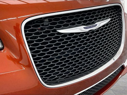 Used 2020 Chrysler 300 Touring L w/ 300 Premium Group RWD image 28