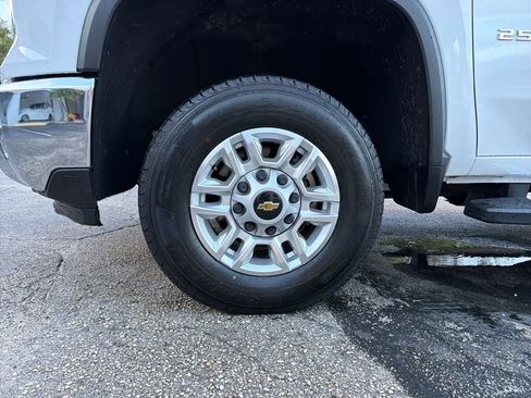 Used 2024 Chevrolet Silverado 2500 LT image 23