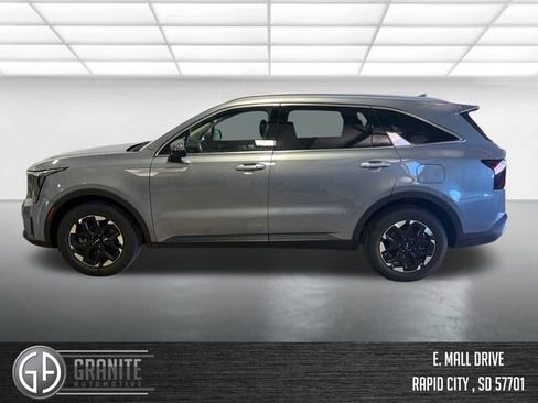 Used 2024 Kia Sorento S FWD image 3
