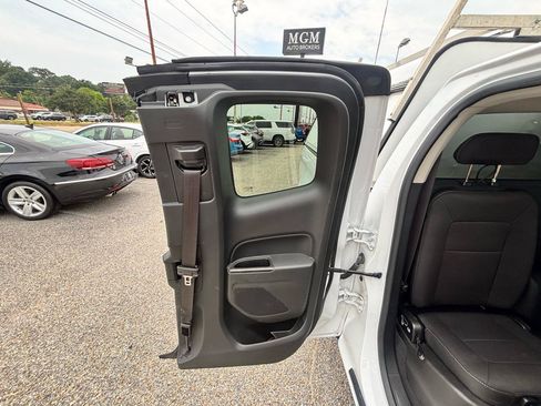 Used 2022 Chevrolet Colorado LT w/ Safety Package RWD image 53