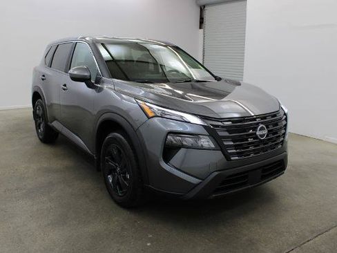 Certified 2026 Nissan Rogue SV FWD image 6