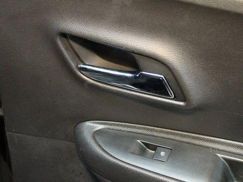 Used 2020 Chevrolet Trax LT image 12