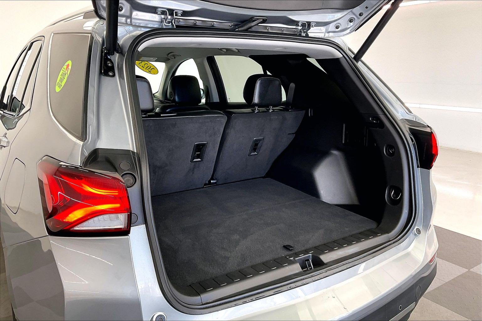 Used 2023 Chevrolet Equinox Premier AWD/4WD image 27
