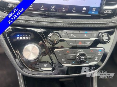 Used 2025 Chrysler Pacifica Limited FWD image 19