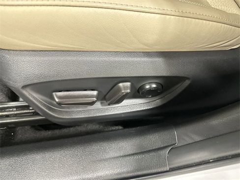 Used 2019 Toyota Avalon Limited image 16