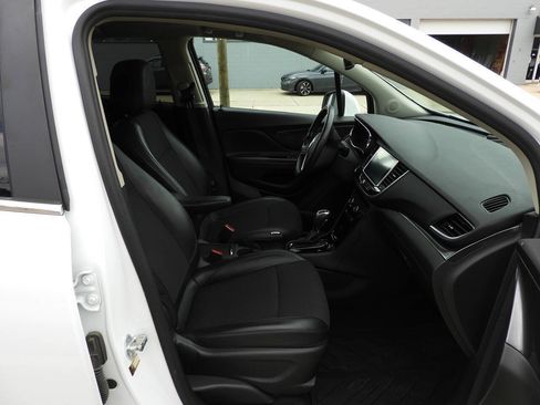 Used 2021 Buick Encore Preferred AWD/4WD image 33