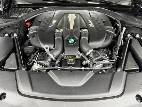 Used 2018 BMW 750i xDrive image 31