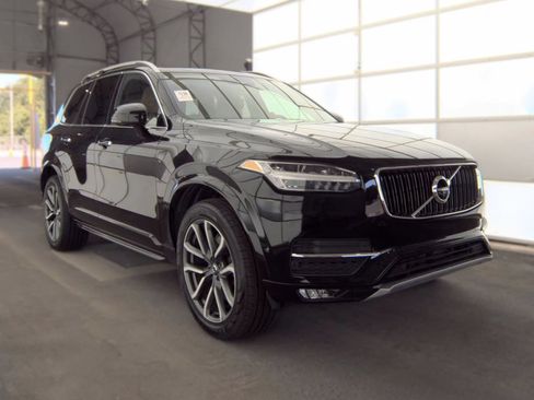Used 2018 Volvo XC90 T5 Momentum w/ Convenience Package AWD/4WD image 3