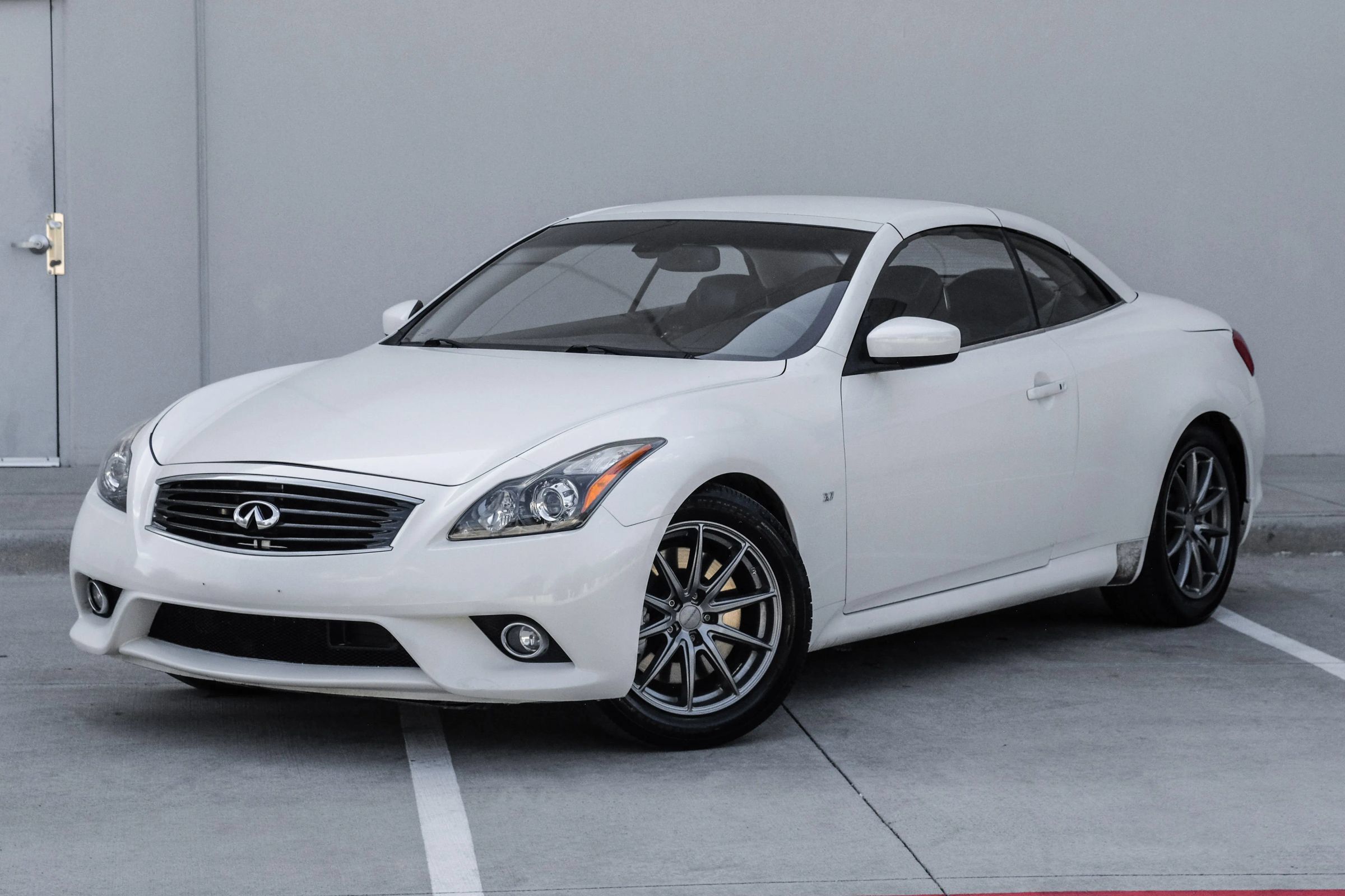Used 2015 INFINITI Q60 Convertible w/ Premium Package RWD image 14