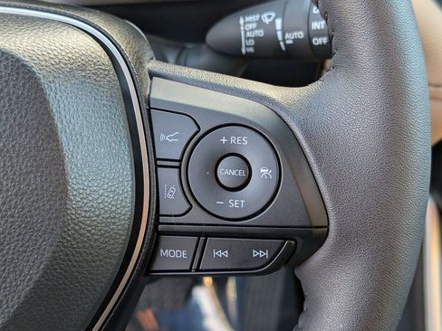 Used 2025 Toyota RAV4 Limited image 22