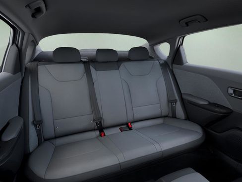 New 2025 Kia K4 LXS image 16