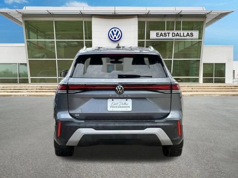 Used 2025 Volkswagen Tiguan SE FWD image 4