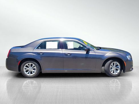 Used 2023 Chrysler 300 Touring RWD image 3