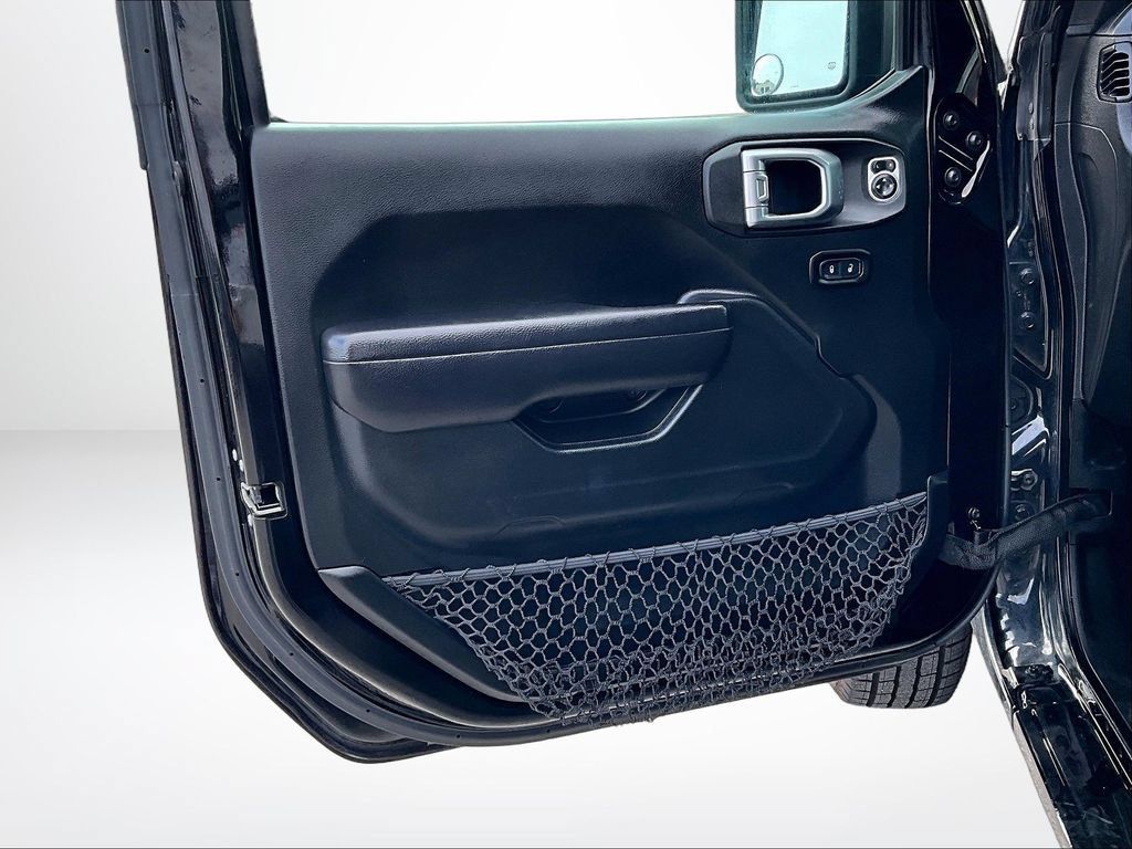 Used 2018 Jeep Wrangler Unlimited Sport S AWD/4WD image 22