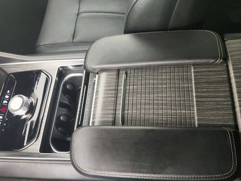 Used 2024 Jeep Wagoneer Series II w/ Flexible Seating Group RWD image 18