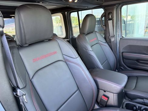 Used 2025 Jeep Wrangler Unlimited Rubicon AWD/4WD image 19