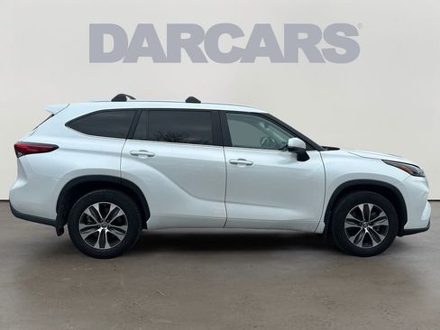 Used 2023 Toyota Corolla XSE image 8