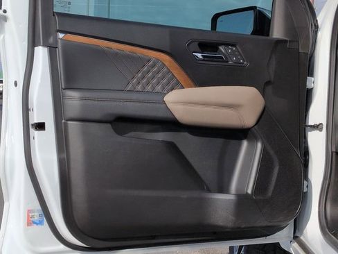 Certified 2025 GMC Canyon Denali image 20