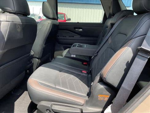 Certified 2024 Nissan Pathfinder Platinum w/ Cargo Package FWD image 15