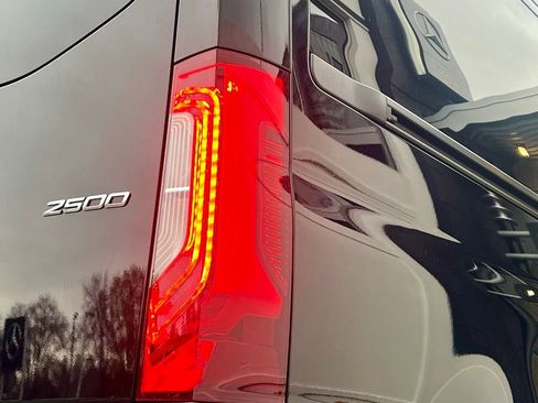 Used 2025 Mercedes-Benz Sprinter 2500 image 19