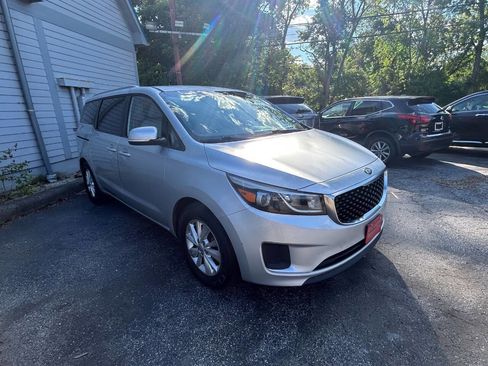Used 2016 Kia Sedona LX w/ Option Group 020 FWD image 14