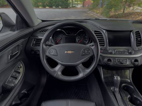 Used 2017 Chevrolet Impala LT w/ Convenience Package FWD image 6