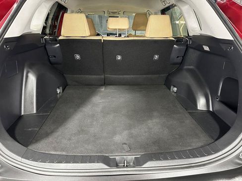 Used 2019 Toyota RAV4 LE FWD image 28