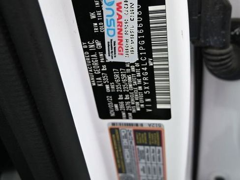 Used 2023 Kia Sorento LX image 29