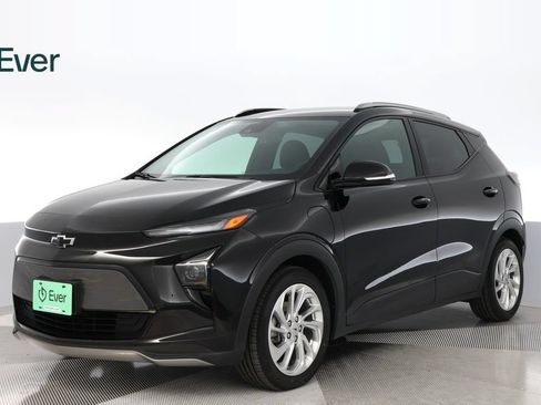 Used 2023 Chevrolet Bolt EUV LT w/ Comfort Package FWD image 2