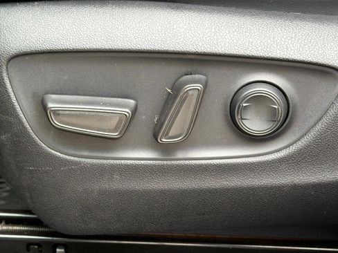 Used 2020 Toyota RAV4 XLE Premium image 25