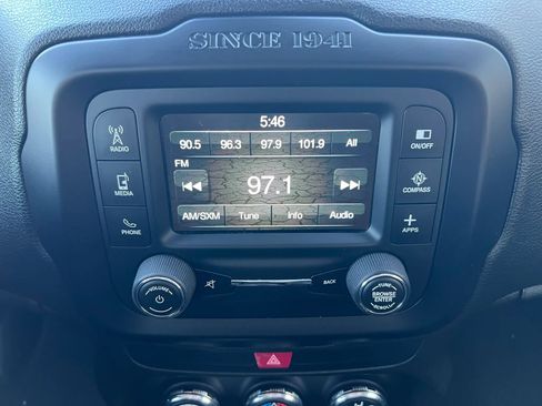 Used 2017 Jeep Renegade Latitude AWD/4WD image 24