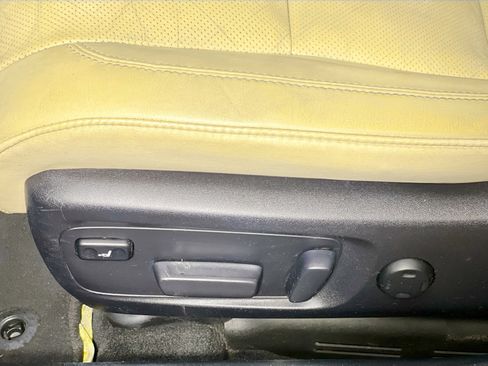 Used 2014 Toyota Avalon Limited image 15