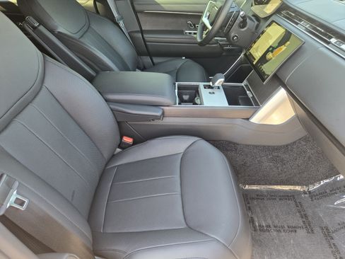 Used 2025 Land Rover Range Rover Long Wheelbase SE AWD/4WD image 9