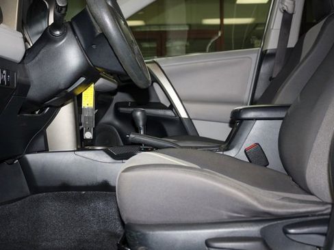 Used 2013 Toyota RAV4 LE image 8