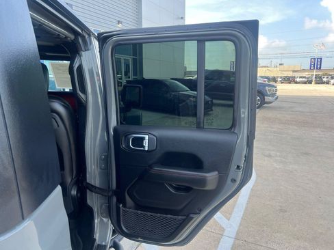 Used 2023 Jeep Gladiator Rubicon w/ Cold Weather Group AWD/4WD image 19