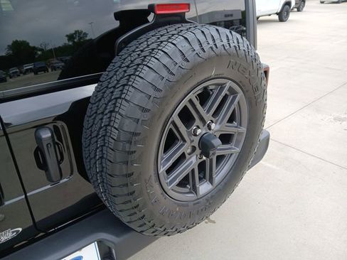 Used 2024 Jeep Wrangler Sport AWD/4WD image 10