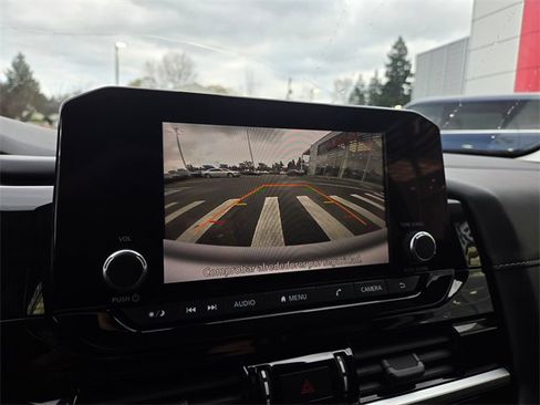 Used 2022 Nissan Pathfinder SV image 26