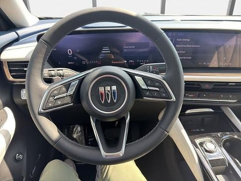 Used 2025 Buick Envision Avenir AWD/4WD image 25