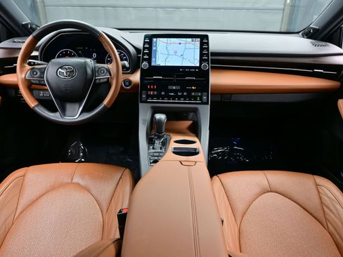 Used 2019 Toyota Avalon Limited image 18