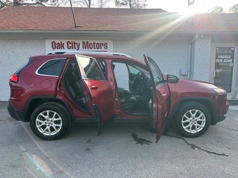 Used 2014 Jeep Cherokee Latitude w/ Comfort/Convenience Group image 9