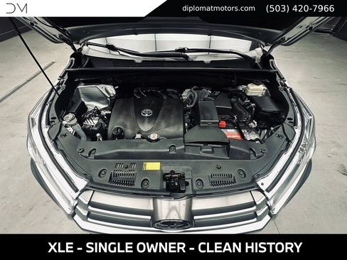 Used 2018 Toyota Highlander XLE AWD/4WD image 42