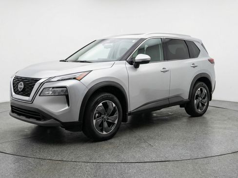 Used 2025 Nissan Rogue SV AWD/4WD image 3