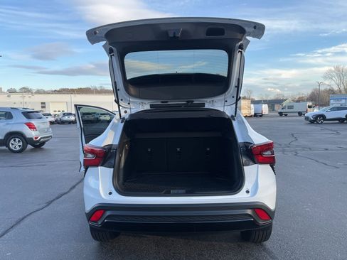 Certified 2025 Chevrolet Trax RS image 18